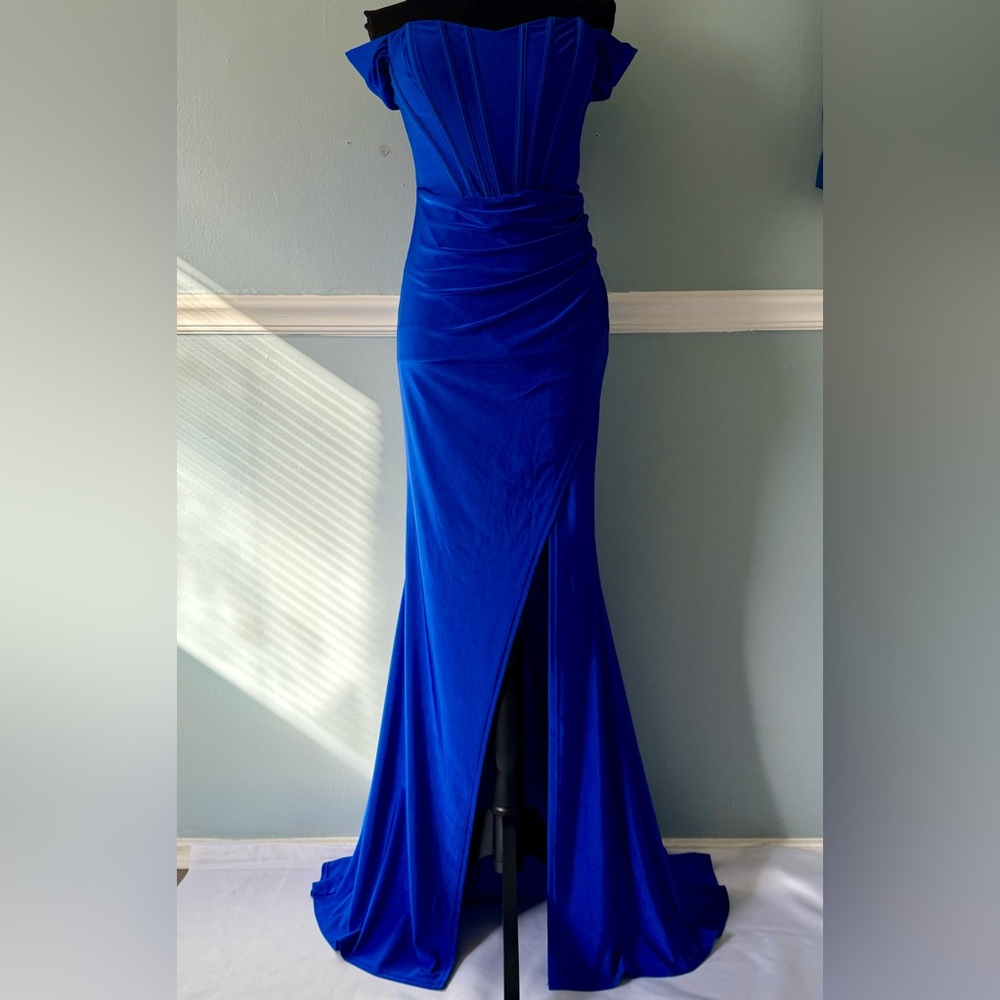 Elegant Blue Off-Shoulder Maxi Dress